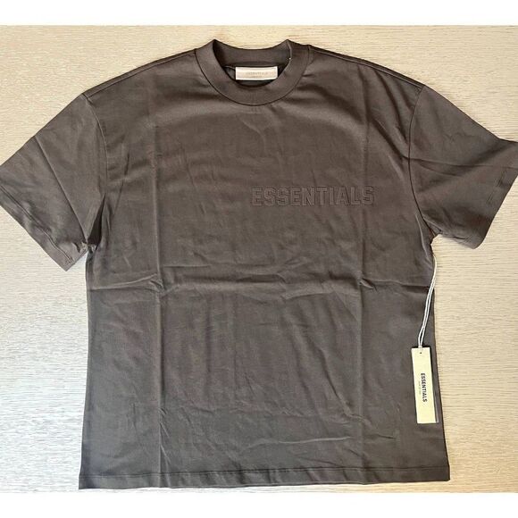 Fear of God Essentials T-Shirt Off Black NWT - Picture 1 of 4